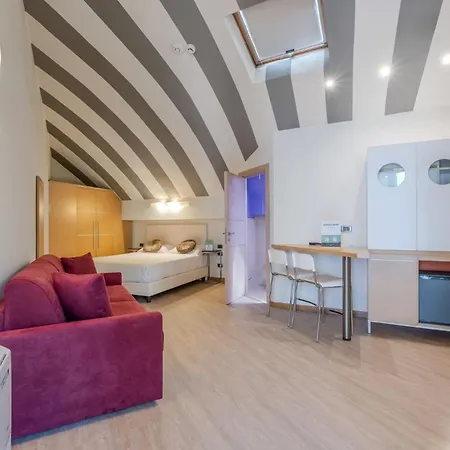 Hotiday Hotel