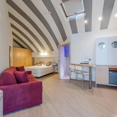 Hotiday Hotel 4*
